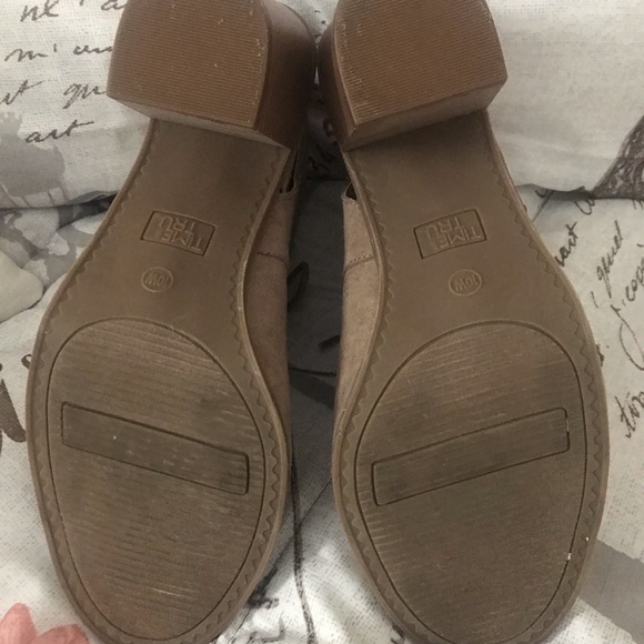 Woman’s Beige sandals with lace up tie - Picture 4 of 5